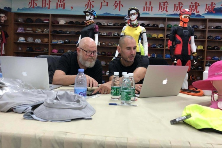 Porcellana Dragon One Apparel Company Limited Profilo Aziendale